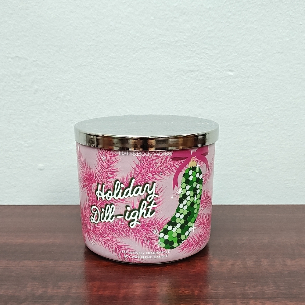 Bath & Body Works HOLIDAY DILL-IGHT Limited Edition 3-Wick Candle - Pink